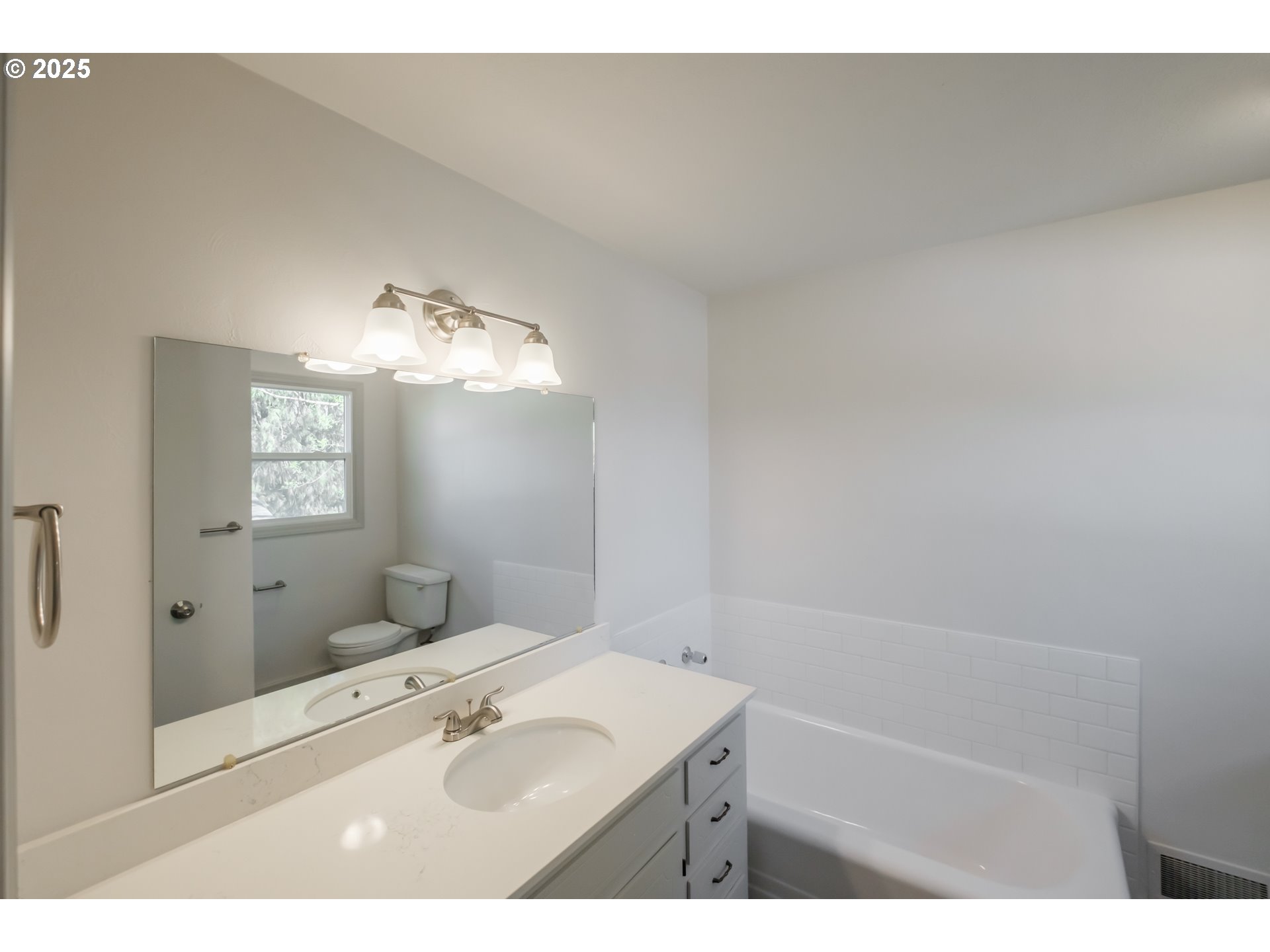 Salem, Oregon 97301, United States, 4 Bedrooms Bedrooms, ,3 BathroomsBathrooms,Residential,Pending,110585