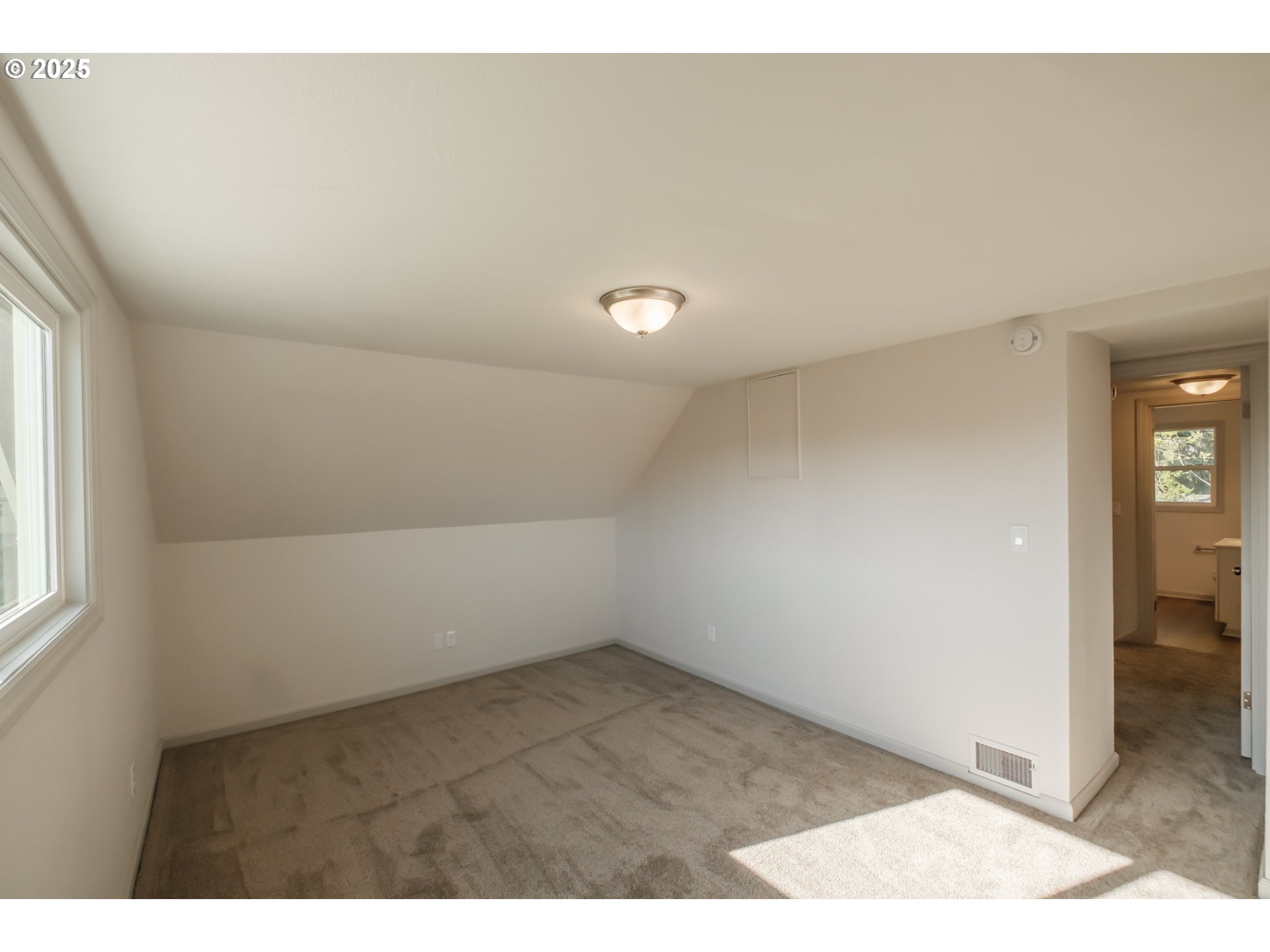 Salem, Oregon 97301, United States, 4 Bedrooms Bedrooms, ,3 BathroomsBathrooms,Residential,Pending,110585