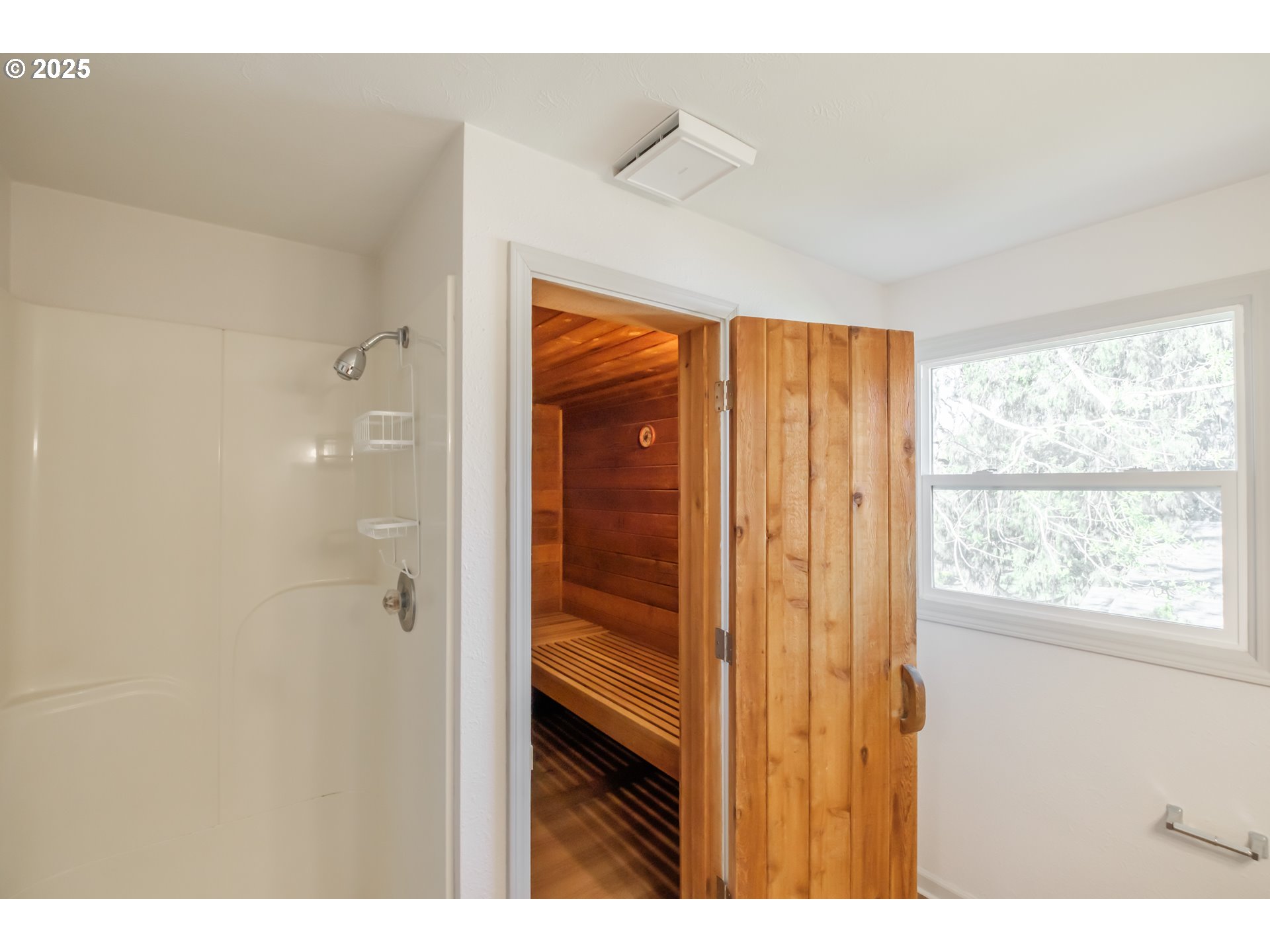 Salem, Oregon 97301, United States, 4 Bedrooms Bedrooms, ,3 BathroomsBathrooms,Residential,Pending,110585