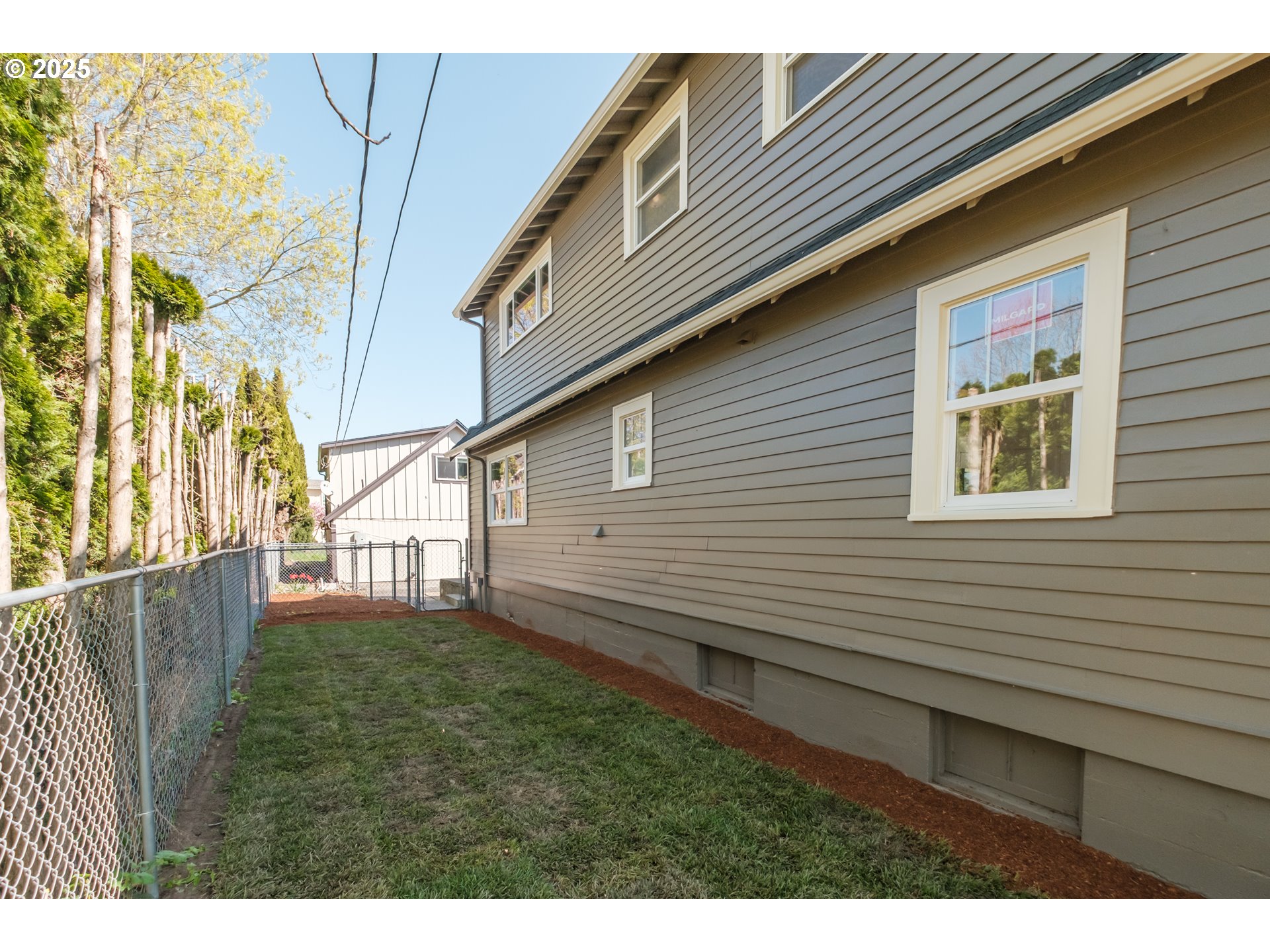 Salem, Oregon 97301, United States, 4 Bedrooms Bedrooms, ,3 BathroomsBathrooms,Residential,Pending,110585