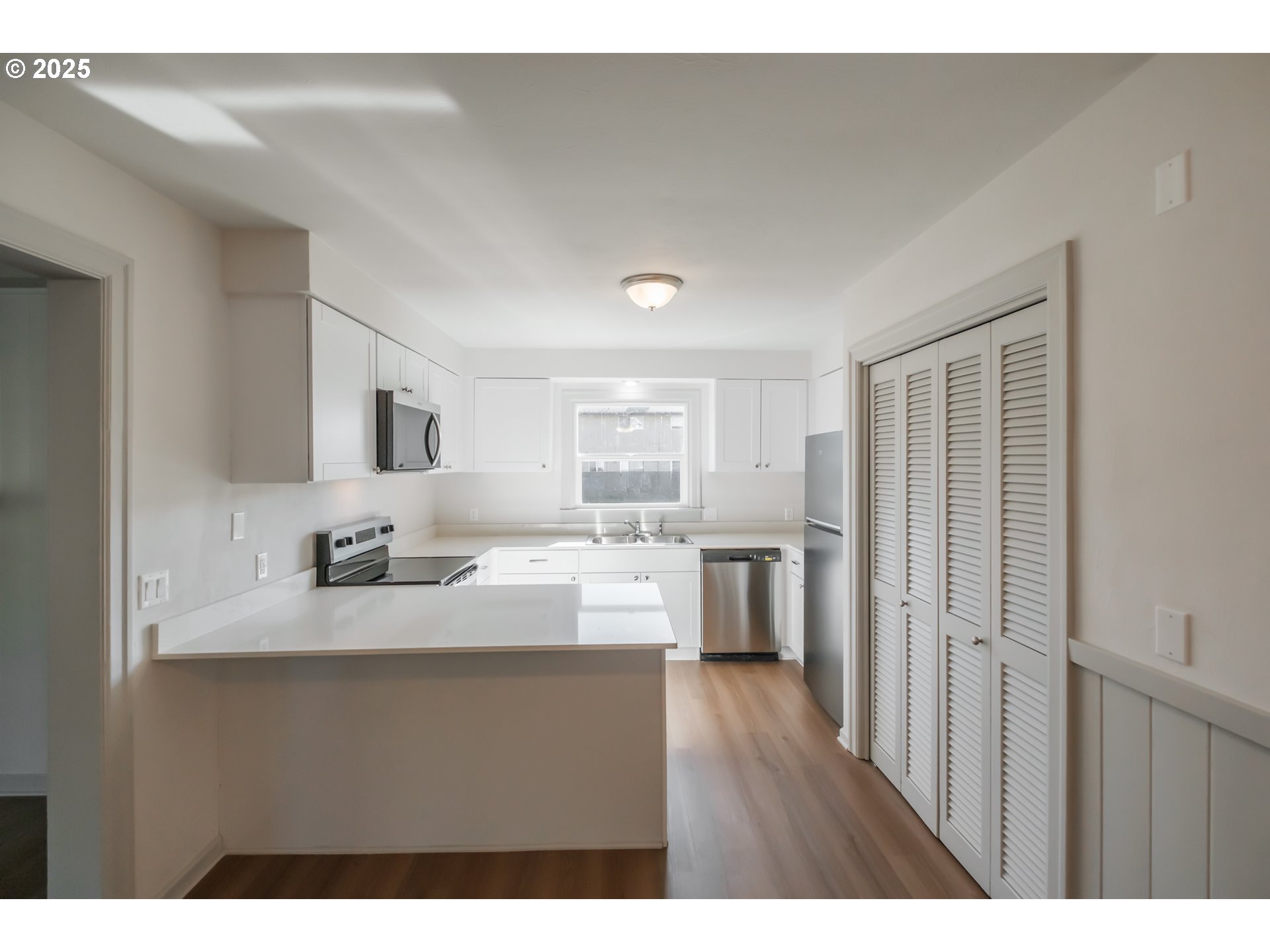 Salem, Oregon 97301, United States, 4 Bedrooms Bedrooms, ,3 BathroomsBathrooms,Residential,Pending,110585