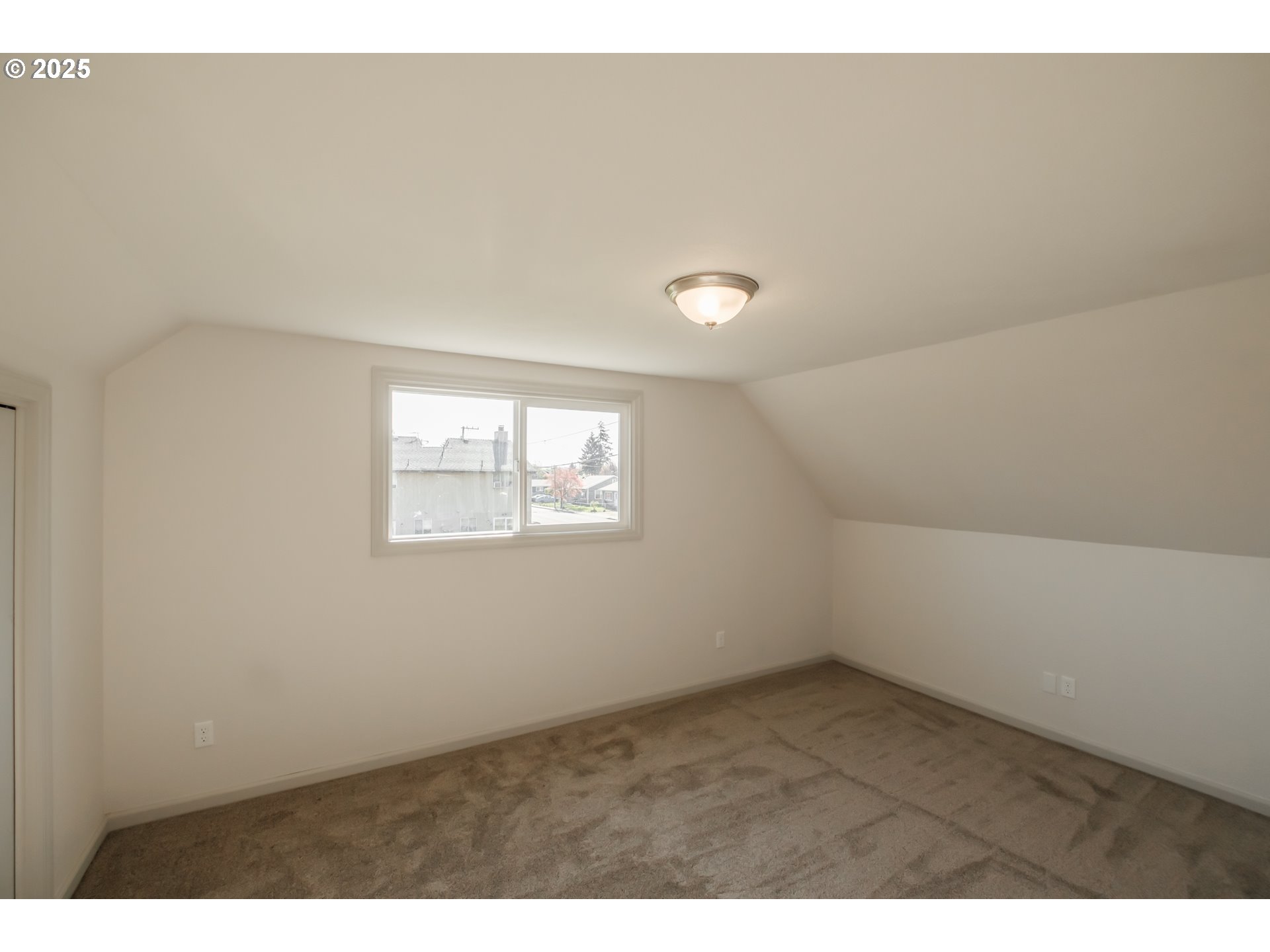 Salem, Oregon 97301, United States, 4 Bedrooms Bedrooms, ,3 BathroomsBathrooms,Residential,Pending,110585