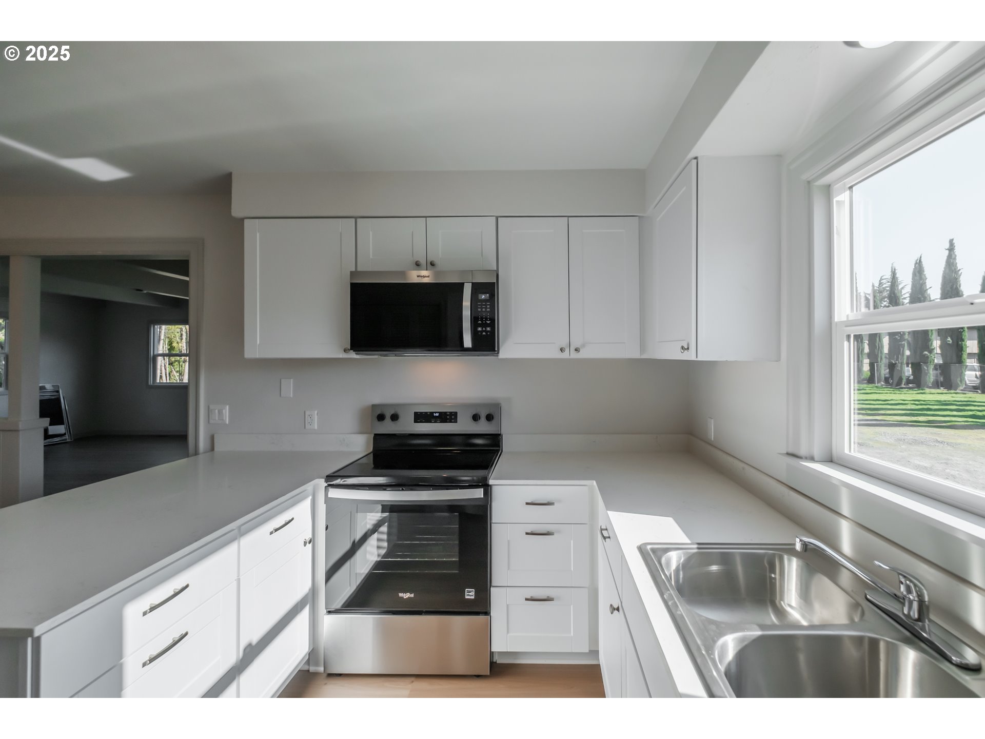 Salem, Oregon 97301, United States, 4 Bedrooms Bedrooms, ,3 BathroomsBathrooms,Residential,Pending,110585