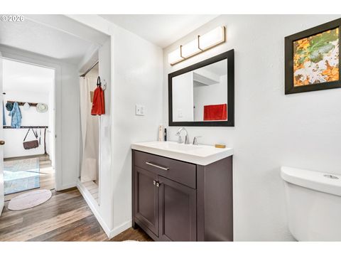 Tiny photo for 47576 Riverview St, Oakridge, OR 97463 (MLS # 298997230)