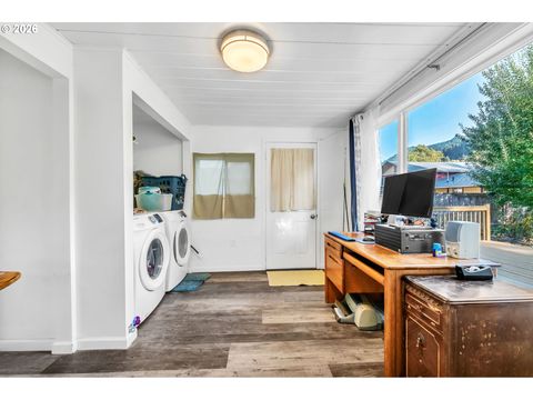 Tiny photo for 47576 Riverview St, Oakridge, OR 97463 (MLS # 298997230)