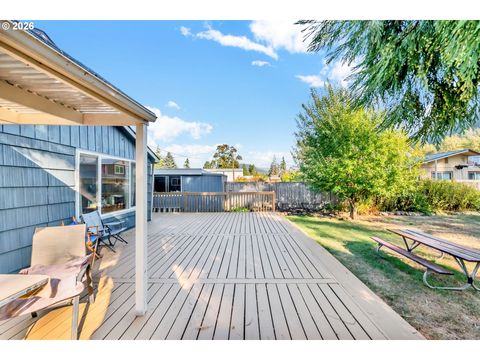 Tiny photo for 47576 Riverview St, Oakridge, OR 97463 (MLS # 298997230)