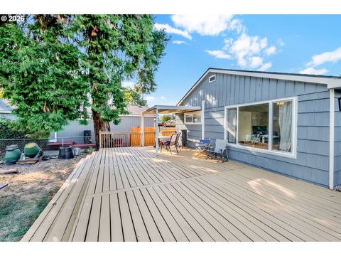 Tiny photo for 47576 Riverview St, Oakridge, OR 97463 (MLS # 298997230)