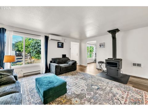 Tiny photo for 47576 Riverview St, Oakridge, OR 97463 (MLS # 298997230)