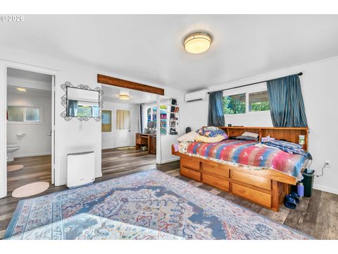 Tiny photo for 47576 Riverview St, Oakridge, OR 97463 (MLS # 298997230)