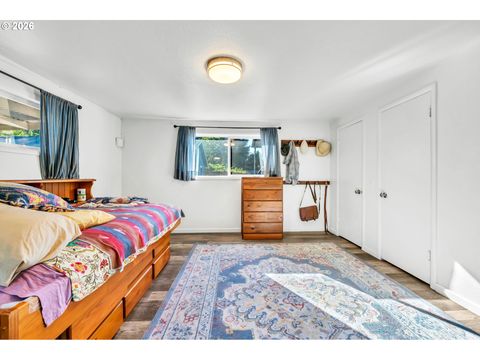 Tiny photo for 47576 Riverview St, Oakridge, OR 97463 (MLS # 298997230)