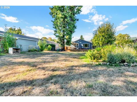 Tiny photo for 47576 Riverview St, Oakridge, OR 97463 (MLS # 298997230)