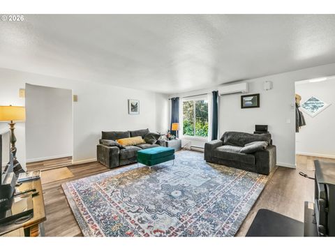 Tiny photo for 47576 Riverview St, Oakridge, OR 97463 (MLS # 298997230)