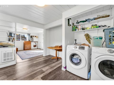 Tiny photo for 47576 Riverview St, Oakridge, OR 97463 (MLS # 298997230)