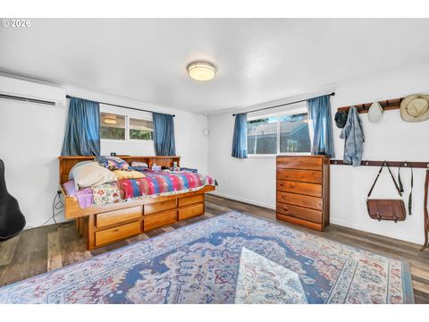 Tiny photo for 47576 Riverview St, Oakridge, OR 97463 (MLS # 298997230)