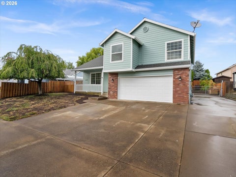 Photo of 1437 NE Grandhaven St, McMinnville, OR 97128 (MLS # 259051459)
