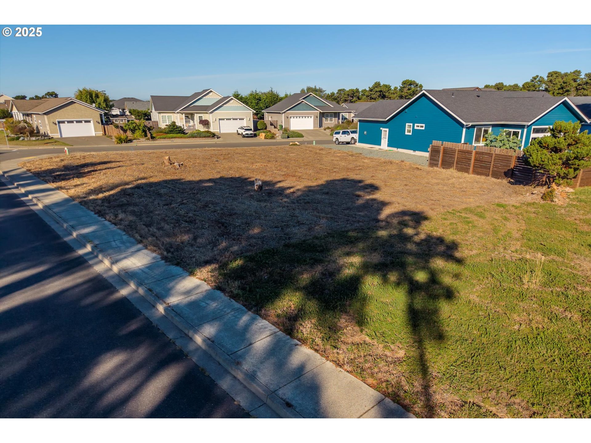 2688 Cascara AVE 800