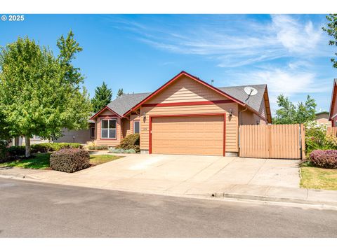 Photo of 370 Camrin Loop, Creswell, OR 97426 (MLS # 694778420)
