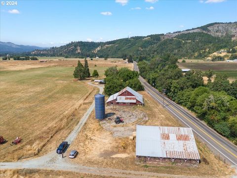 A home in Canyonville