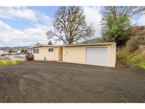 A home in Roseburg