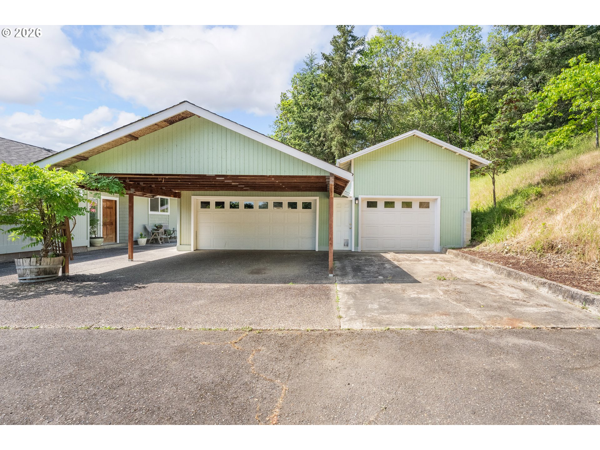1007 BLACK OAK DR