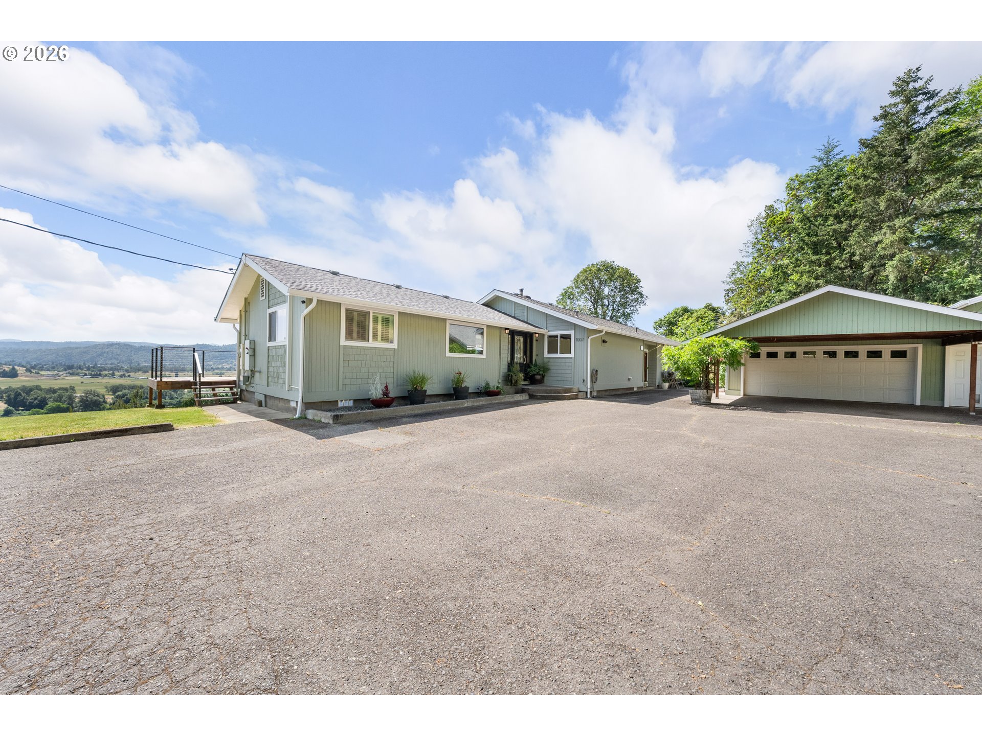 1007 BLACK OAK DR