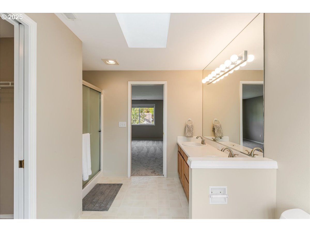 Vancouver, Washington 98683, United States, 4 Bedrooms Bedrooms, ,3 BathroomsBathrooms,Residential,Pending,229394