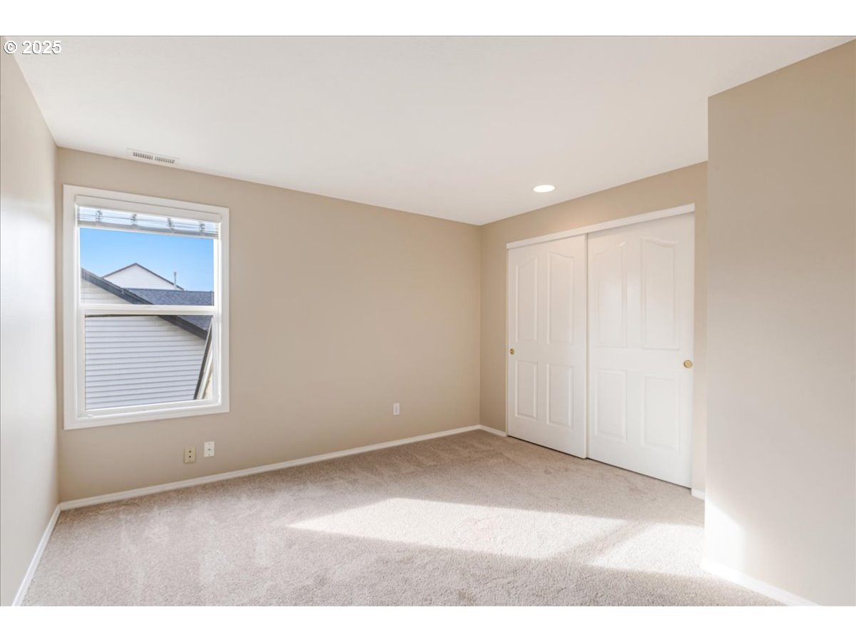 Vancouver, Washington 98683, United States, 4 Bedrooms Bedrooms, ,3 BathroomsBathrooms,Residential,Pending,229394