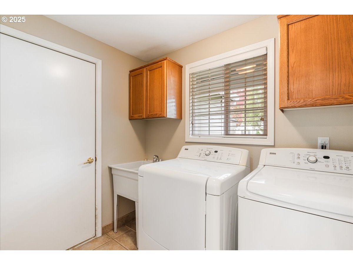 Vancouver, Washington 98683, United States, 4 Bedrooms Bedrooms, ,3 BathroomsBathrooms,Residential,Pending,229394