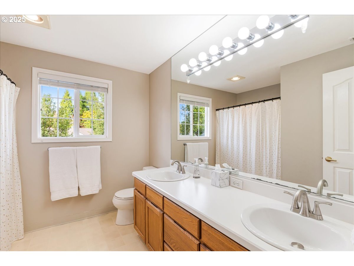 Vancouver, Washington 98683, United States, 4 Bedrooms Bedrooms, ,3 BathroomsBathrooms,Residential,Pending,229394