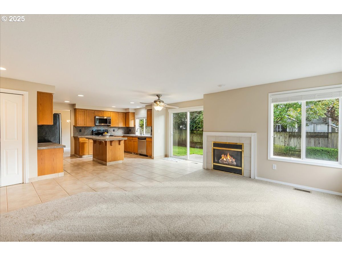 Vancouver, Washington 98683, United States, 4 Bedrooms Bedrooms, ,3 BathroomsBathrooms,Residential,Pending,229394