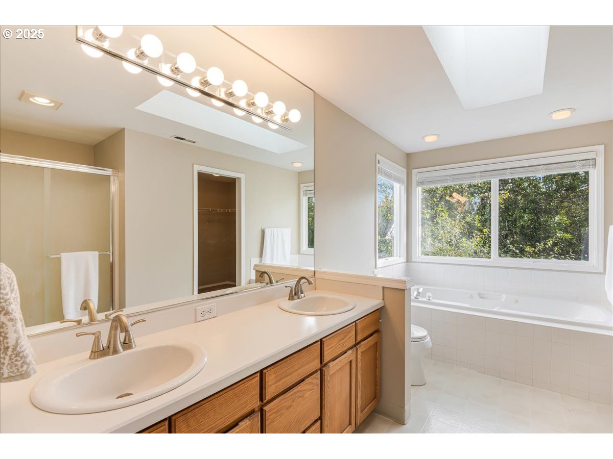 Vancouver, Washington 98683, United States, 4 Bedrooms Bedrooms, ,3 BathroomsBathrooms,Residential,Pending,229394