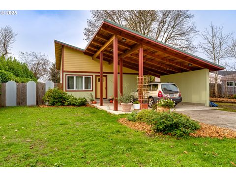 1410 LAKE DR Eugene OR 97404