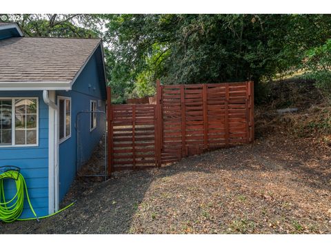 A home in Roseburg