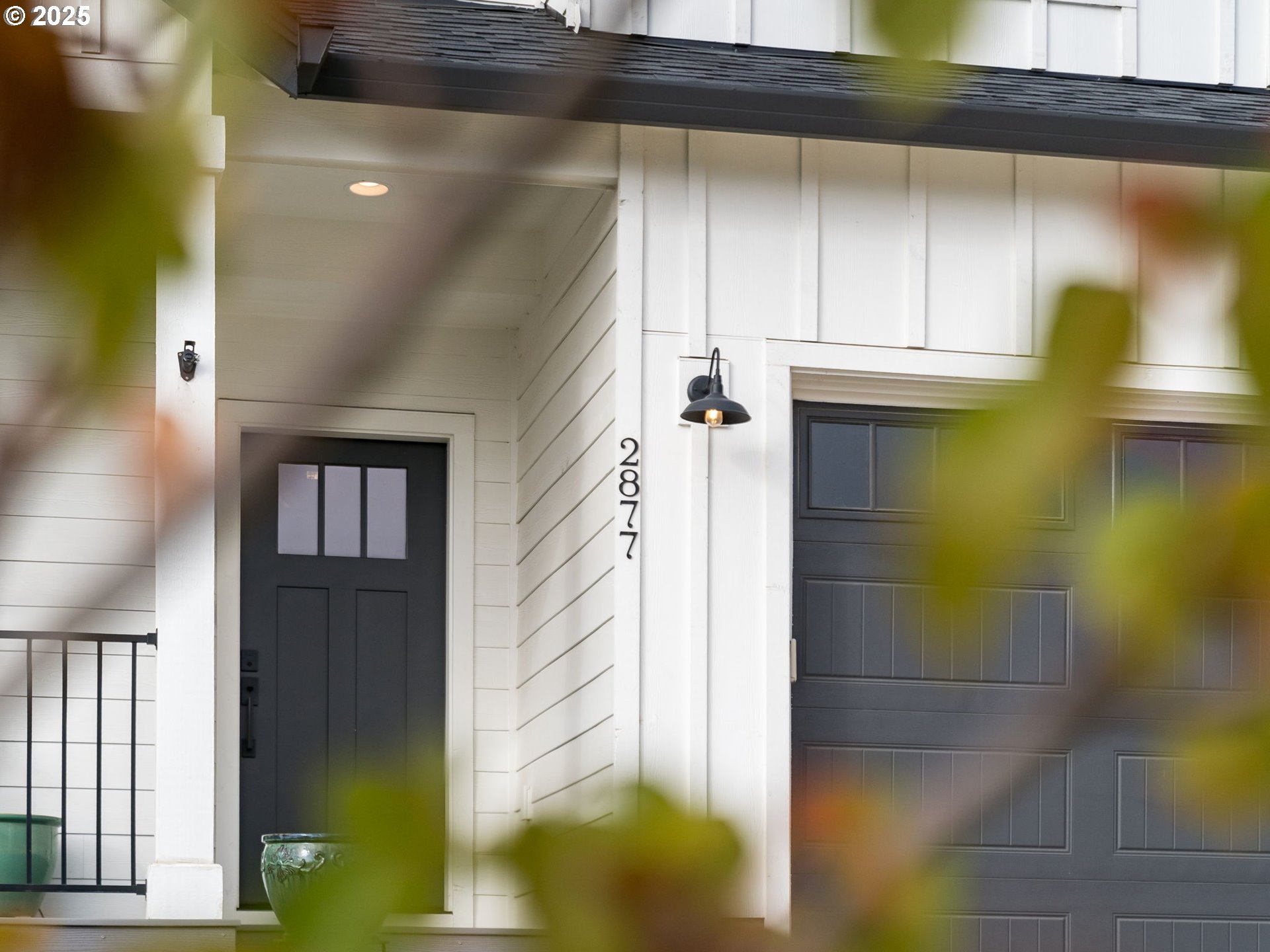 2877 NW MT ASHLAND LN