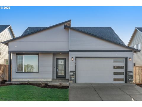 Photo of 1564 NW Tracy St, McMinnville, OR 97128 (MLS # 378784273)
