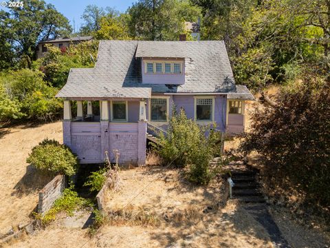 309 SE Ella ST Roseburg OR 97470