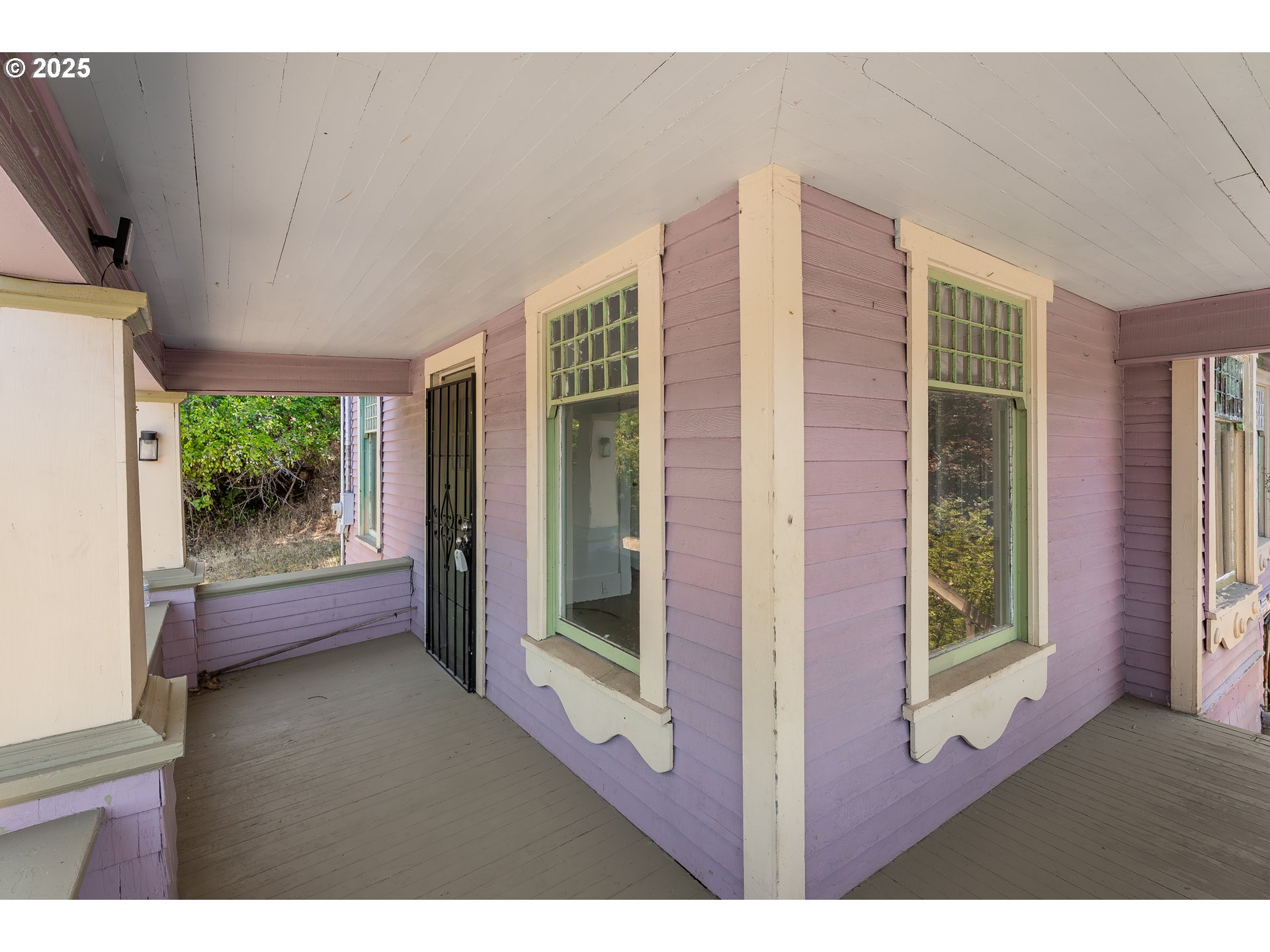 309 SE Ella ST