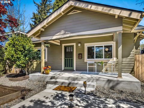 6104 N KERBY AVE Portland OR 97217