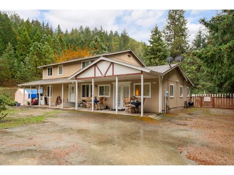 A home in Canyonville