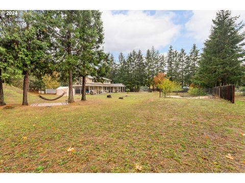 A home in Canyonville