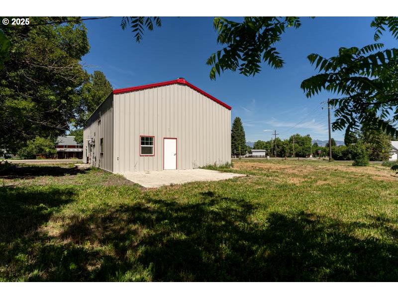 305 N MAIN ST