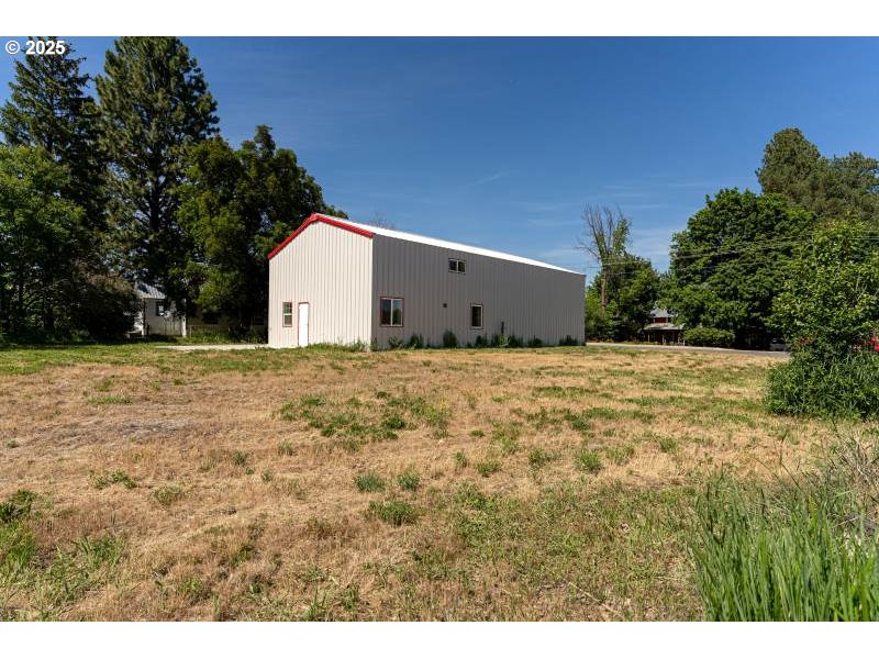305 N MAIN ST