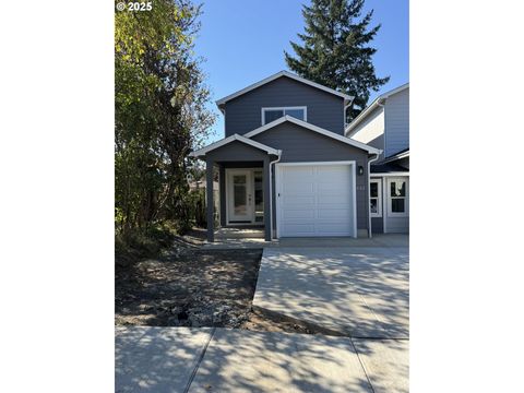 442 W HARRISON ST Roseburg OR 97471