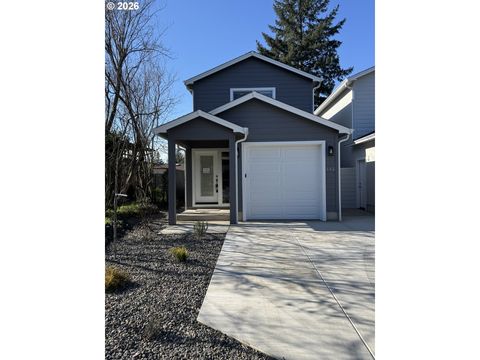 442 W HARRISON ST Roseburg OR 97471