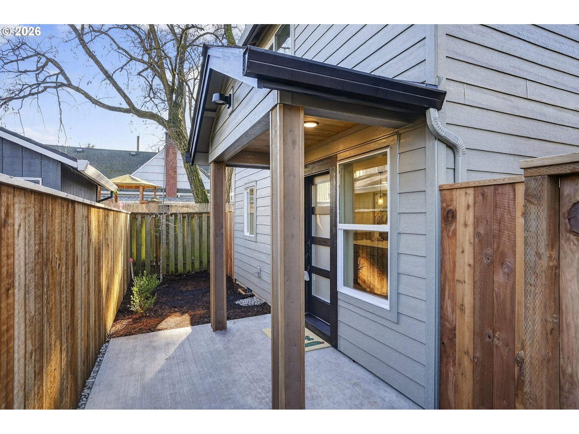 7602 SE Carlton ST B