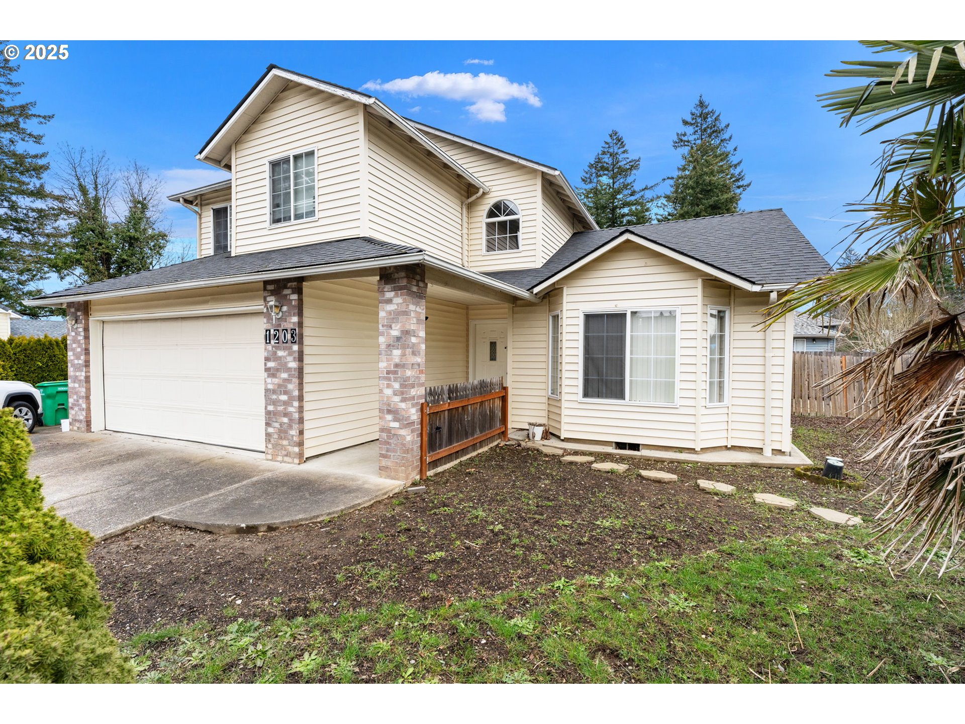 1203 NE MAGDA LN