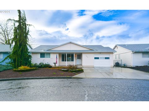 A home in Woodburn