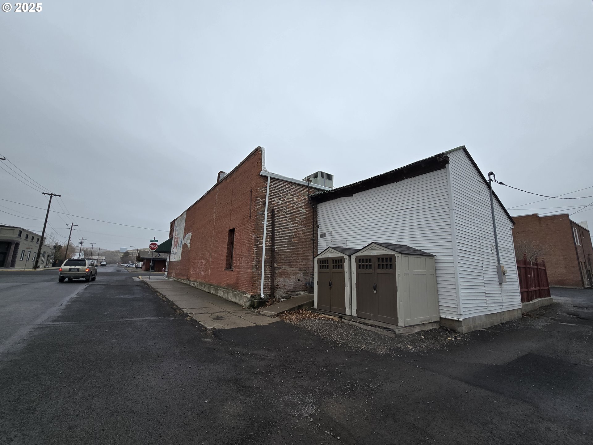 206 S MAIN ST