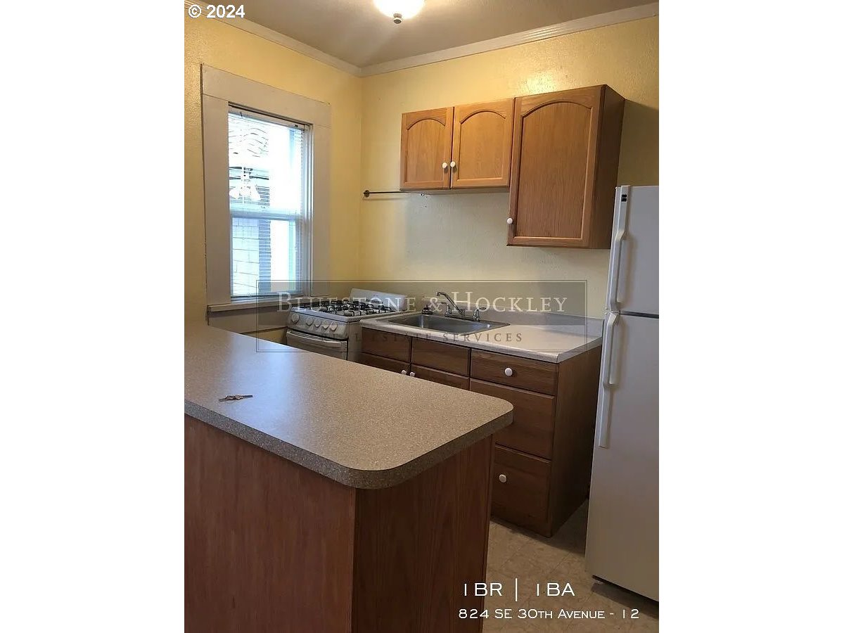 824 SE 30TH AVE