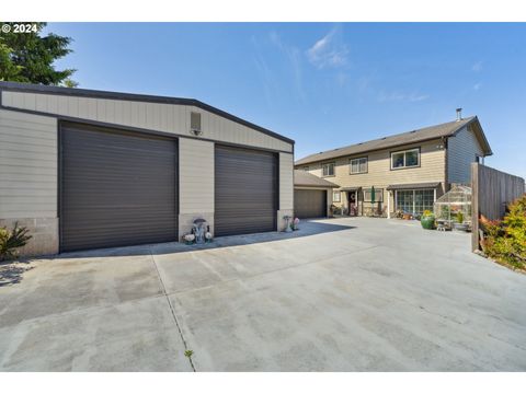 A home in Coos Bay